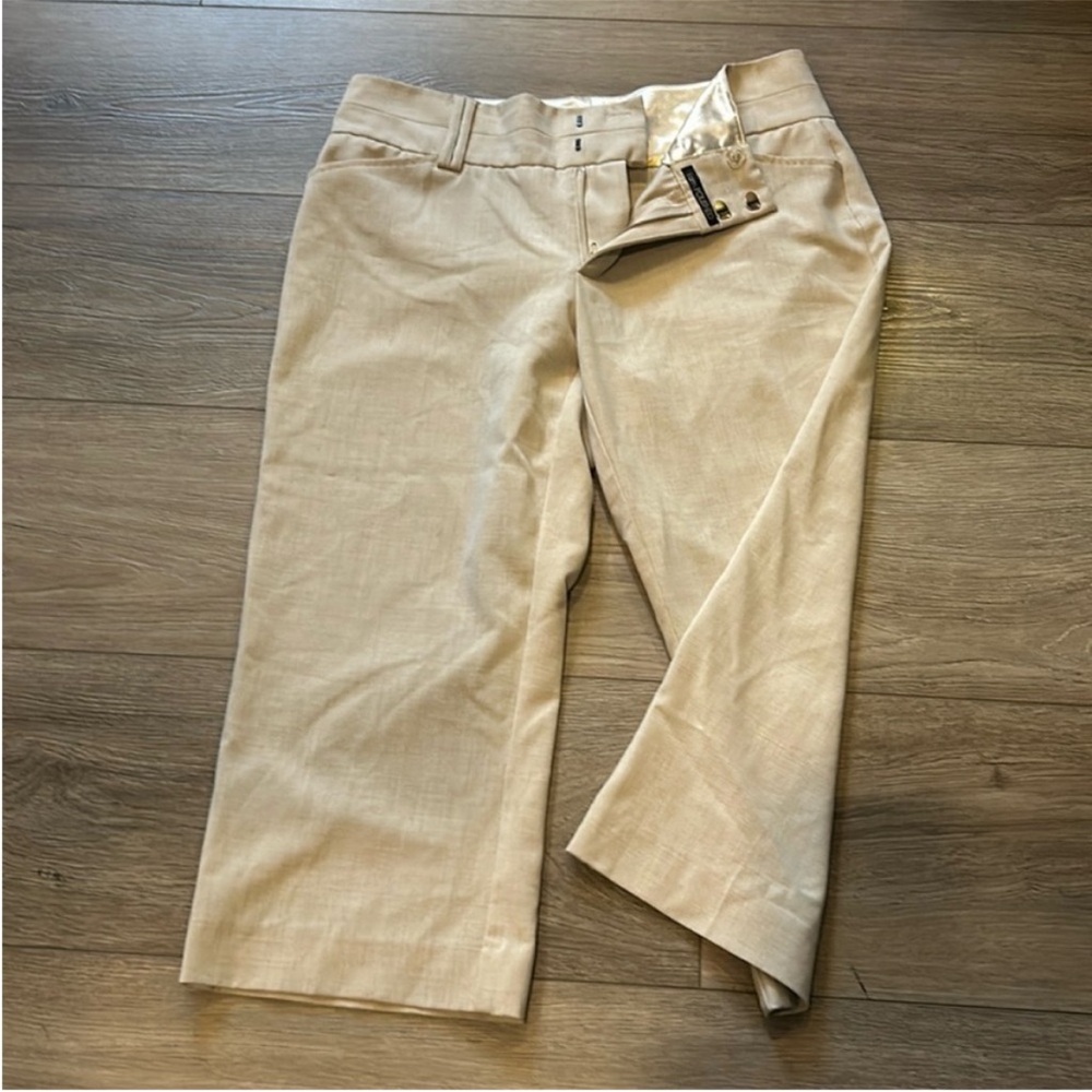 Maurices Light Beige Capri Pants Size 5/6‎